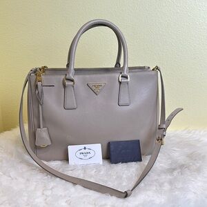 💯Authentic Prada Lux Safiano  Leather Handbag🍀